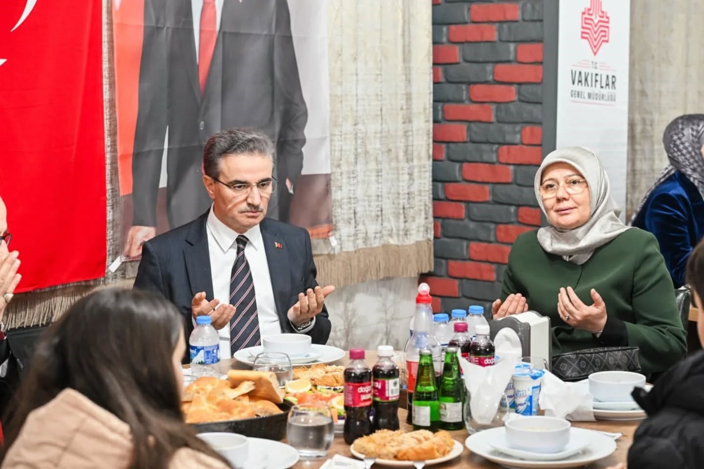 Yetim çocuklarla iftar yaptılar
