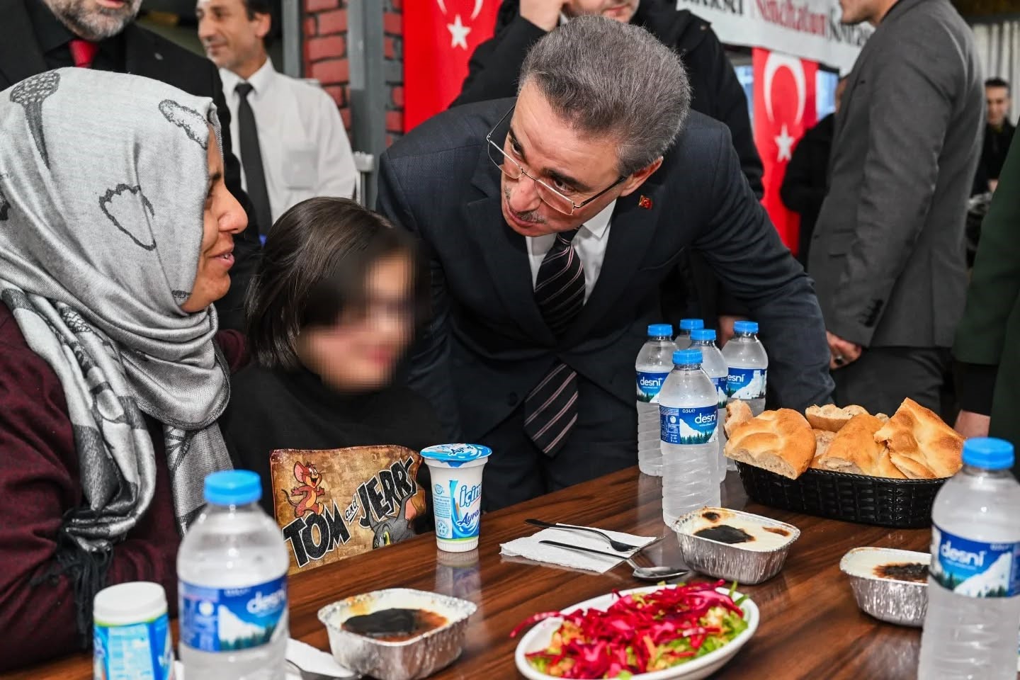 Yetim çocuklarla iftar yaptılar
