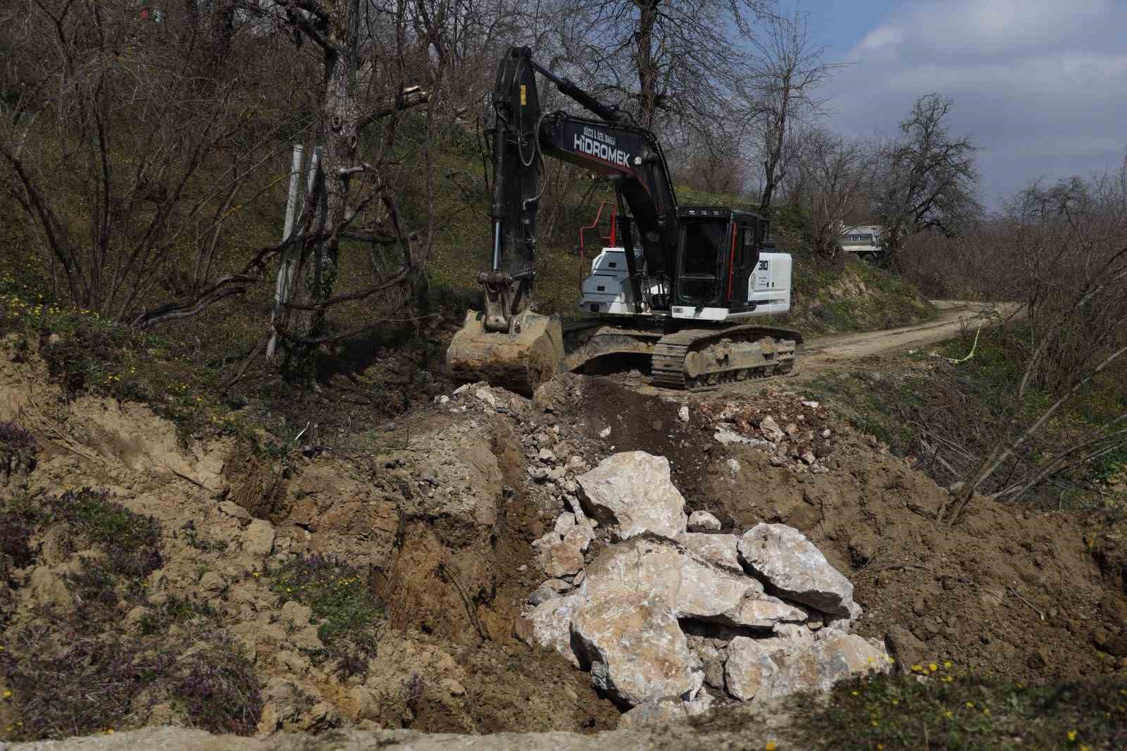Yığışlarla meydana gelen heyelanla anında müdahale
