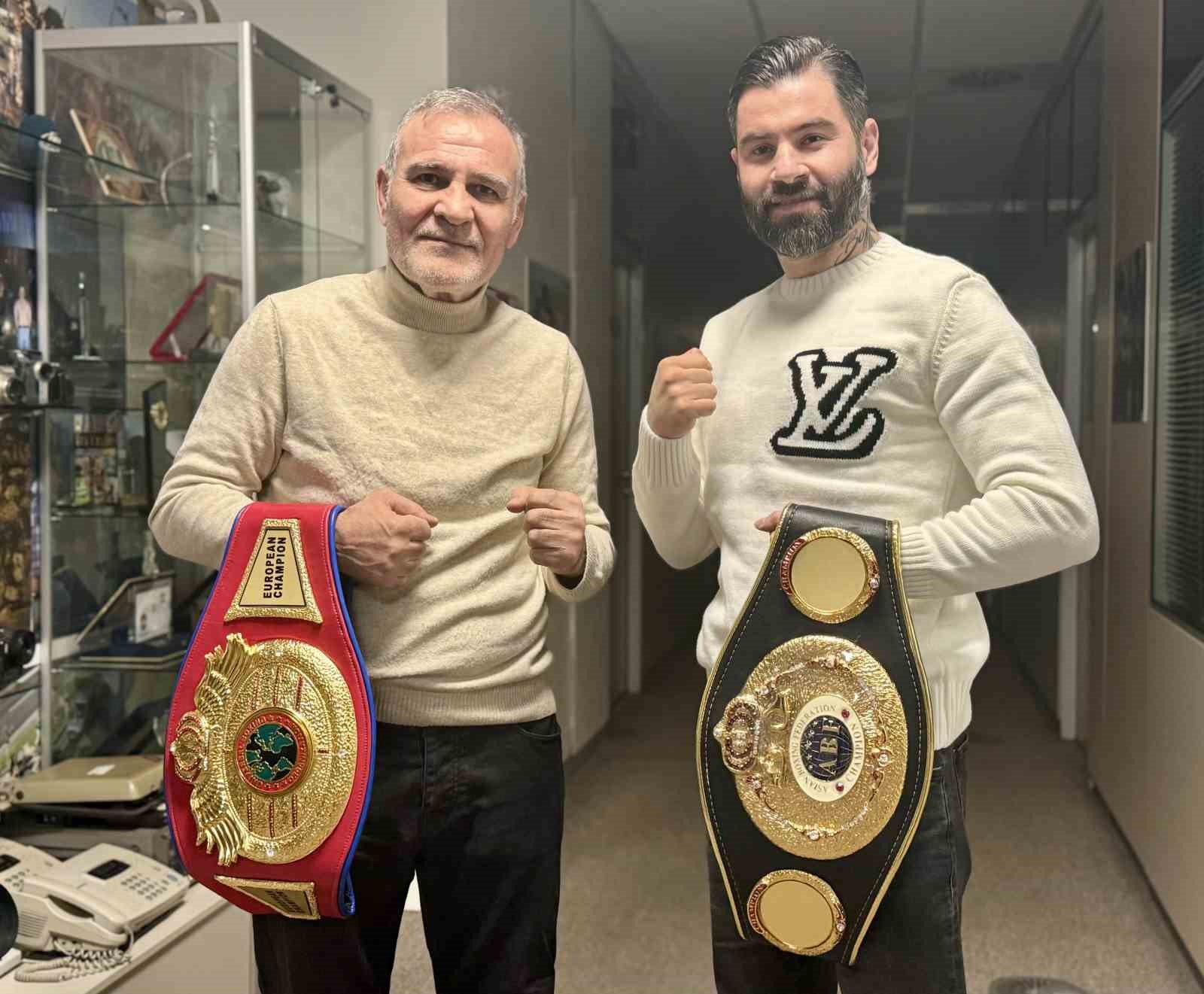 Yiğit Yazıcı: "Hedef WBC’nin altı kemeri"
Yiğit Yazıcı: "Hedef WBC’nin altı kemeri"