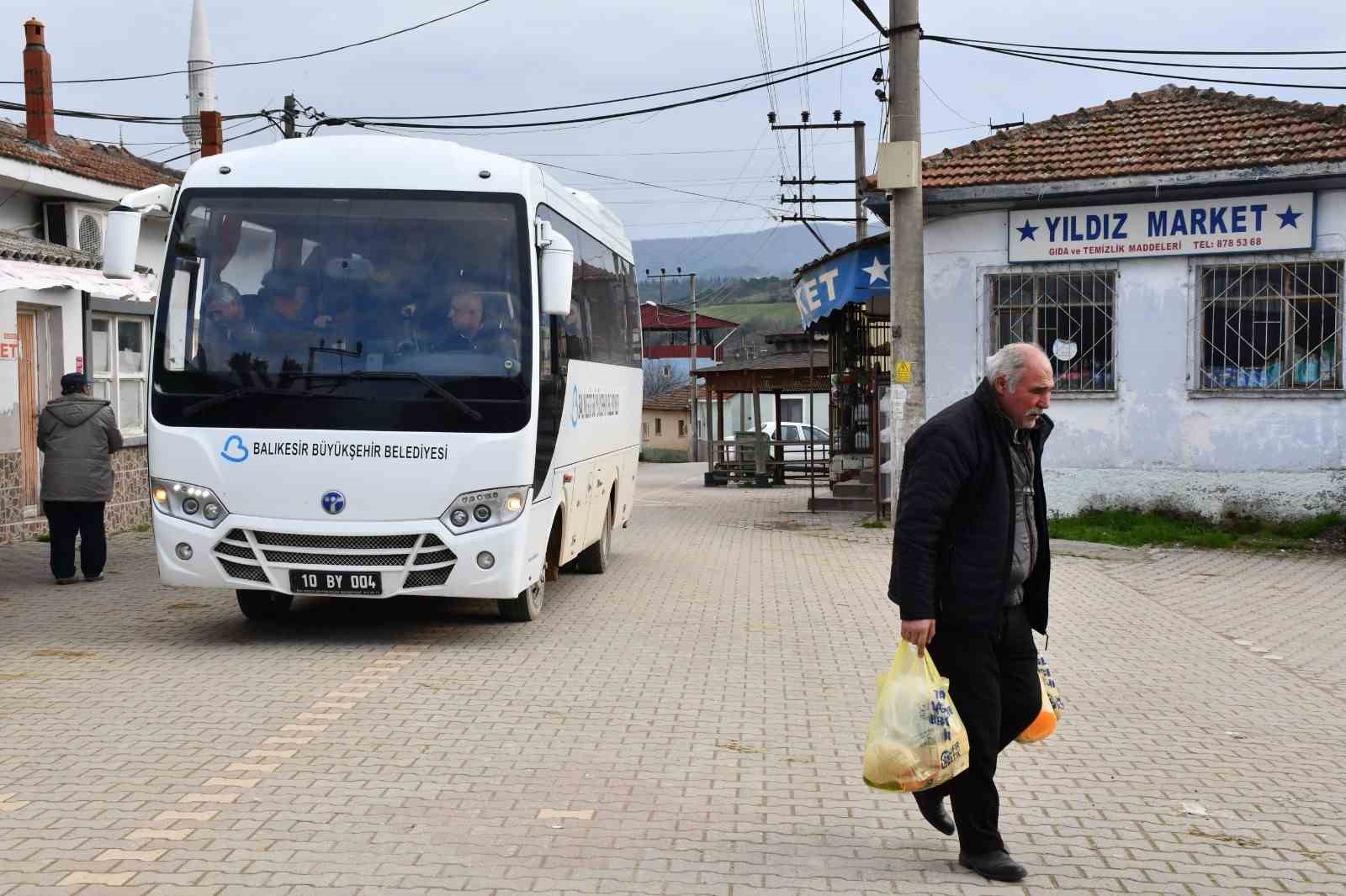 Yıkılan köprü için Büyükşehirden vatandaşa ulaşım kolaylığı
