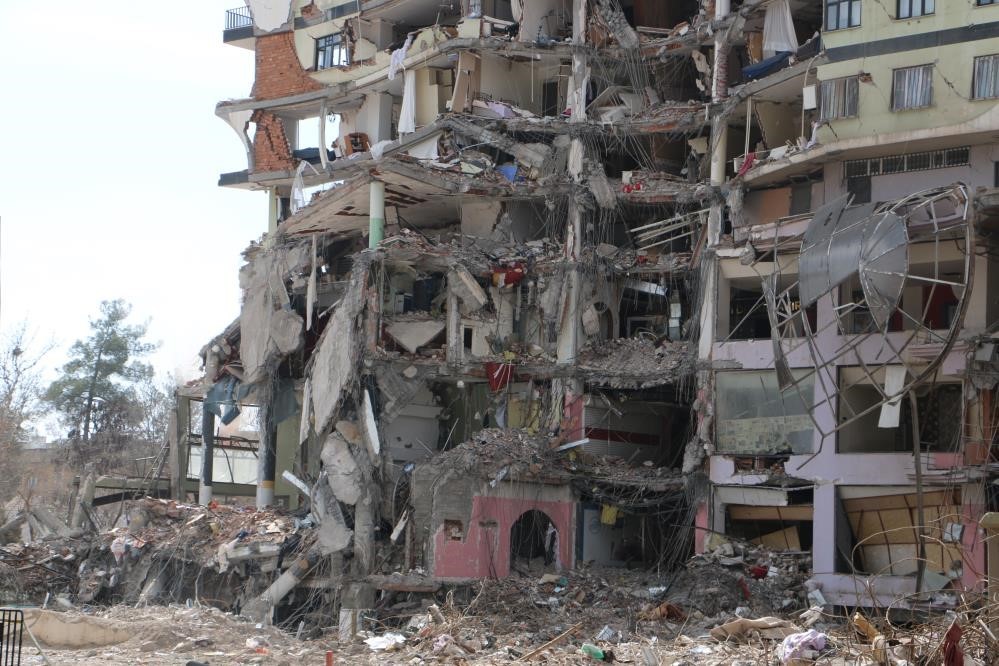 Yıkım firması korkutucu gerçeği gözler önüne serdi: ’’Binaların kolonlarını yıktığımız zaman demir bulamıyoruz"
