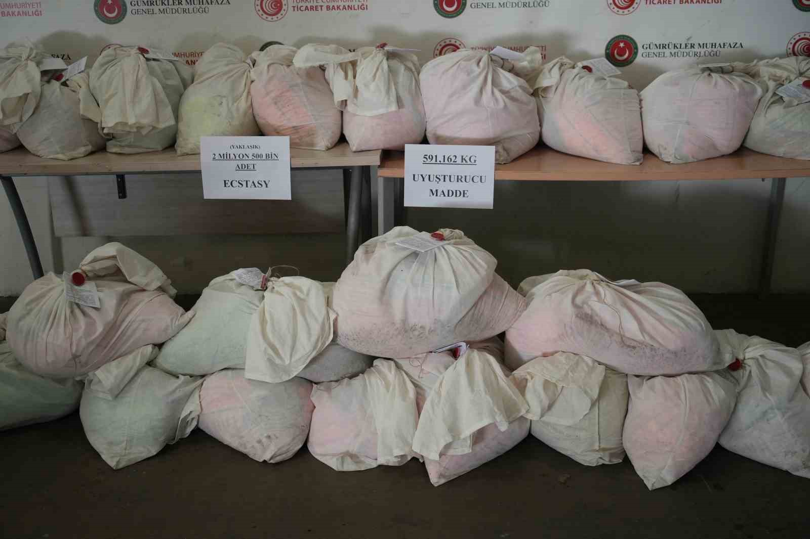 Yılbaşı öncesi Kapıkule’de dev uyuşturucu operasyonu: Yaklaşık 600 kilo zehir ele geçirildi
