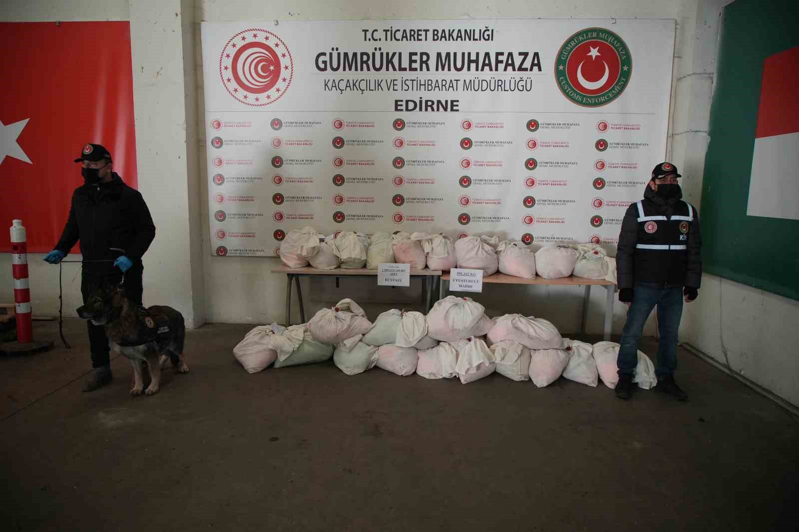 Yılbaşı öncesi Kapıkule’de dev uyuşturucu operasyonu: Yaklaşık 600 kilo zehir ele geçirildi
