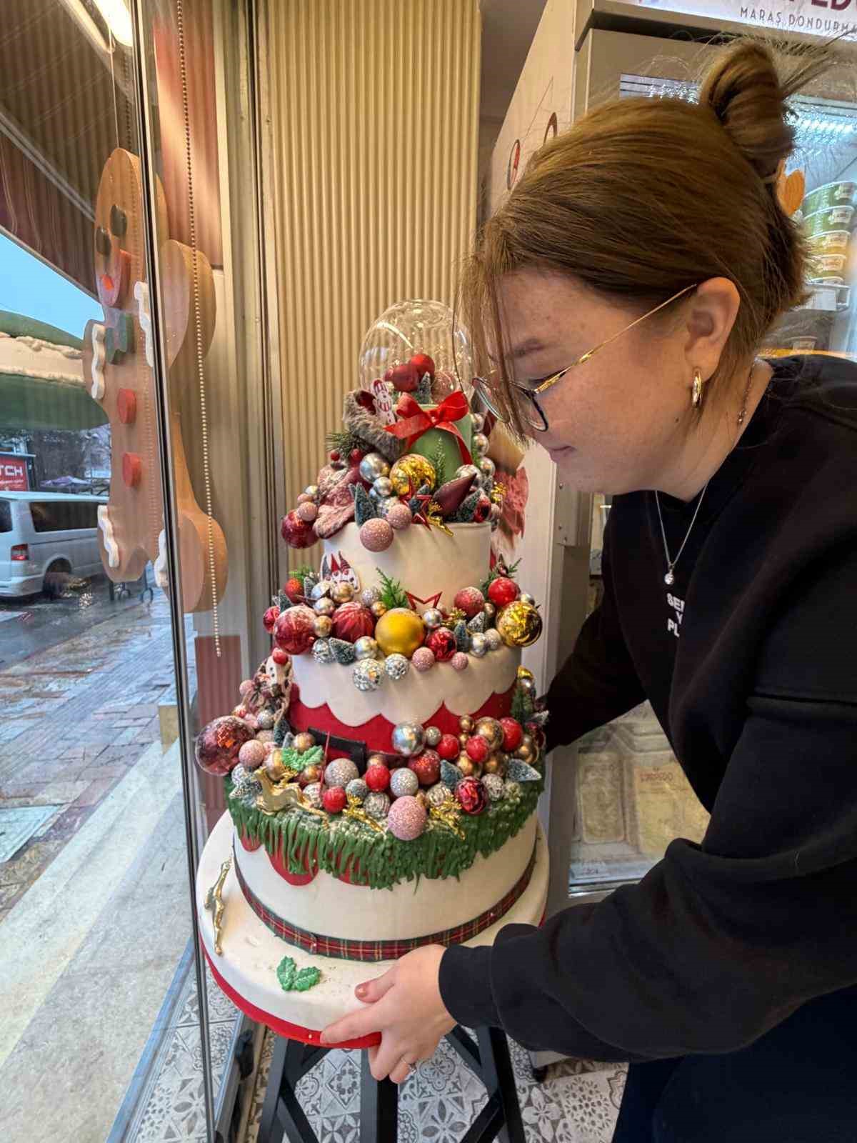 Yılbaşına özel hazırlanan 40 pastaya altın gizlediler
