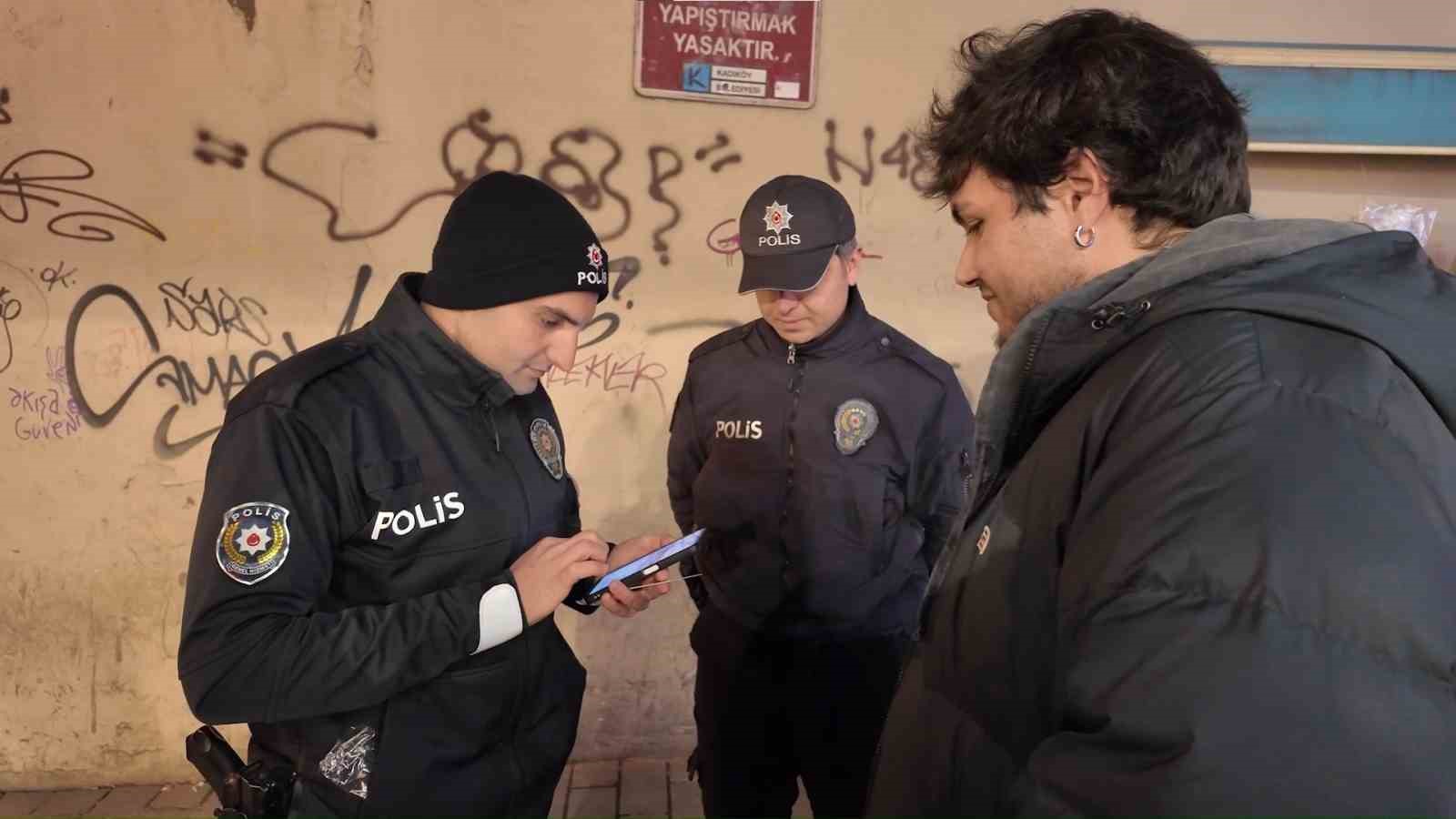 Yılbaşına saatler kala Kadıköy’de denetimler sürüyor
