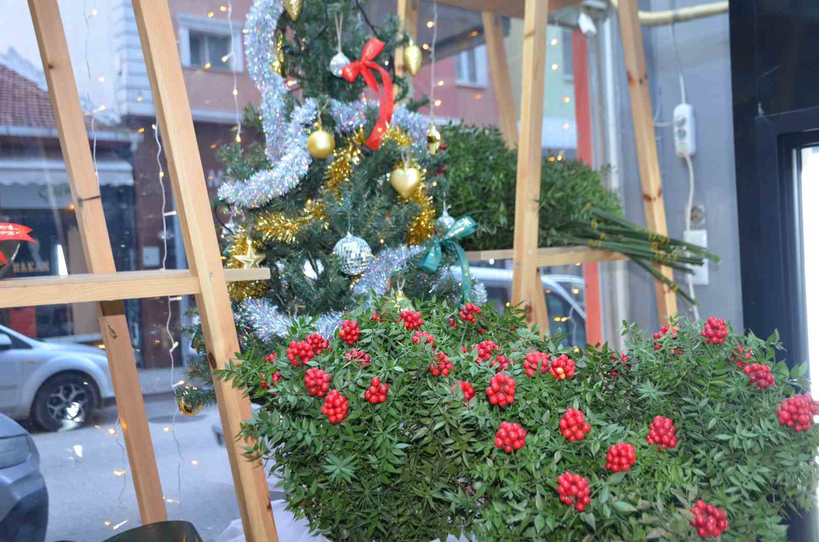 Yılbaşına sayılı günler kala çiçekçilerde tatlı bir telaş başladı
