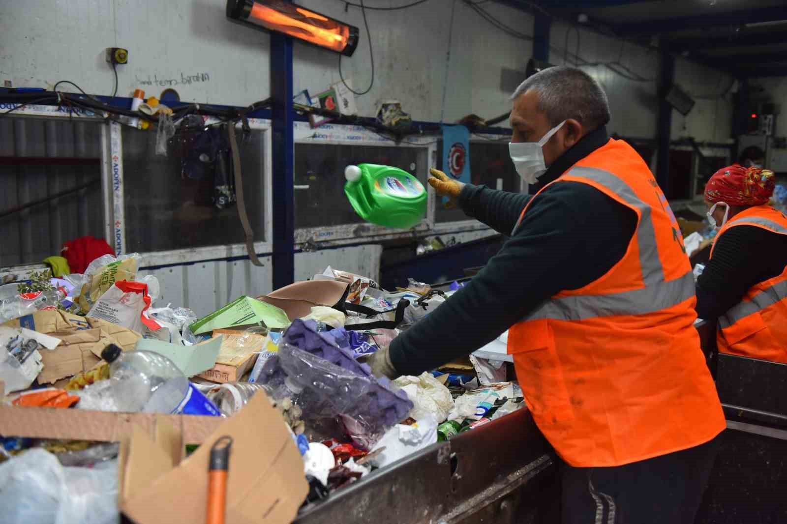 Yıldırım’da geri dönüşümle her ay 5 bin ağaç kurtarılıyor
