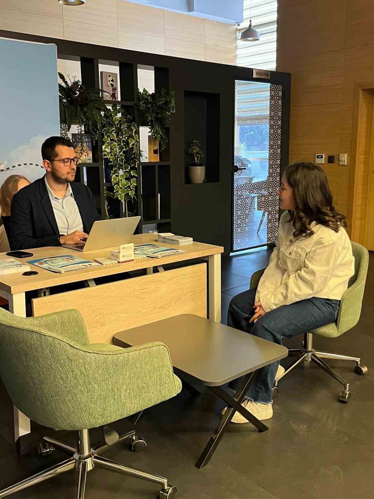 Yıldırım’dan gençlere yurt dışı eğitim danışmanlığı
Yıldırım’dan gençlere yurt dışı eğitim danışmanlığı