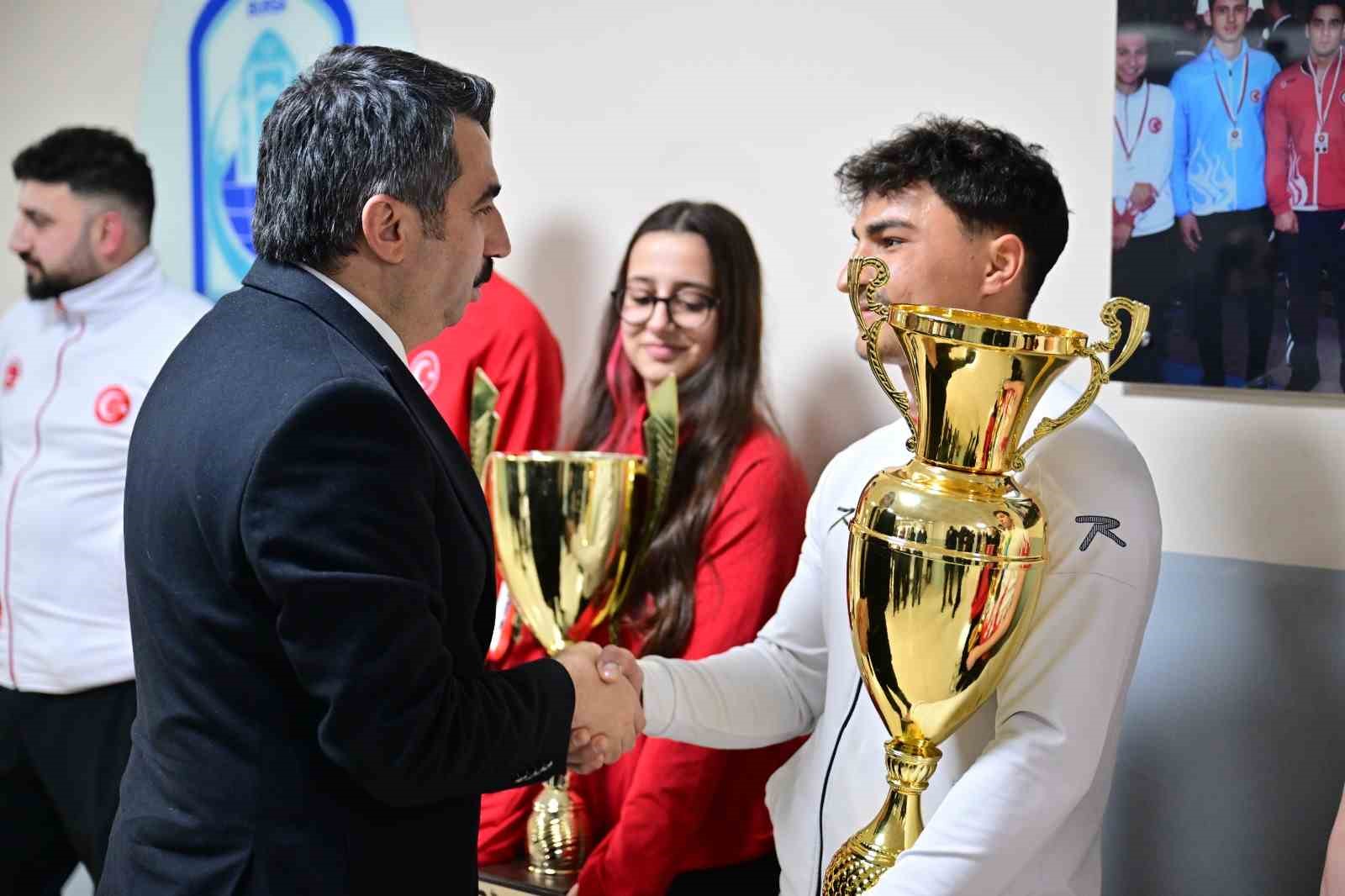 Yıldırım’ın milli gururları
Yıldırım’ın milli gururları