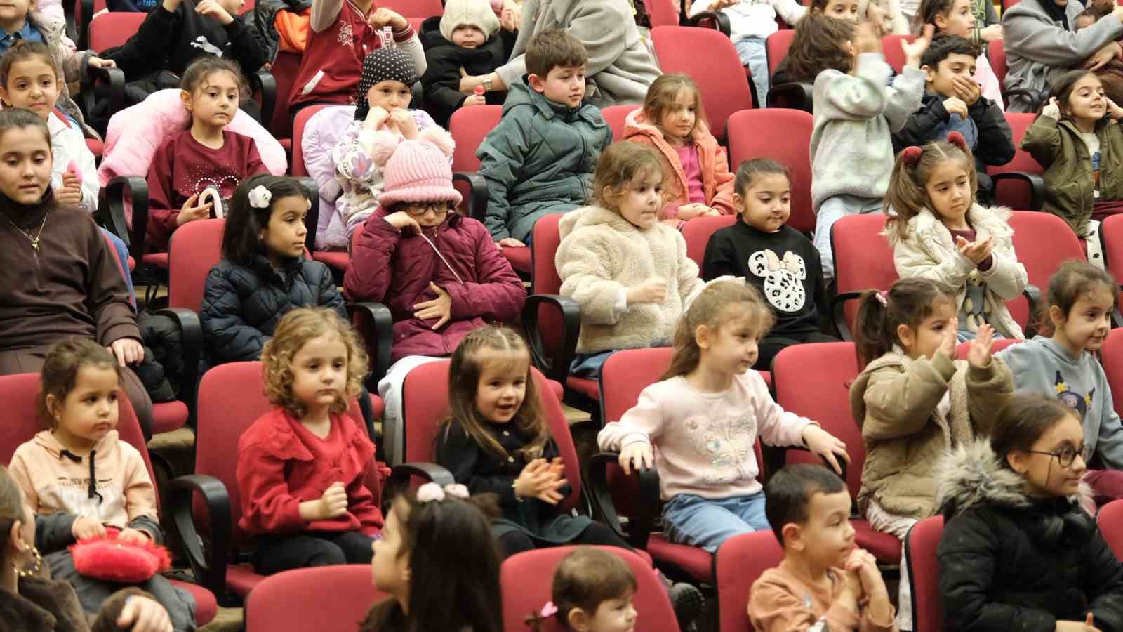 Yıldırımlı çocuklara ücretsiz tiyatro
