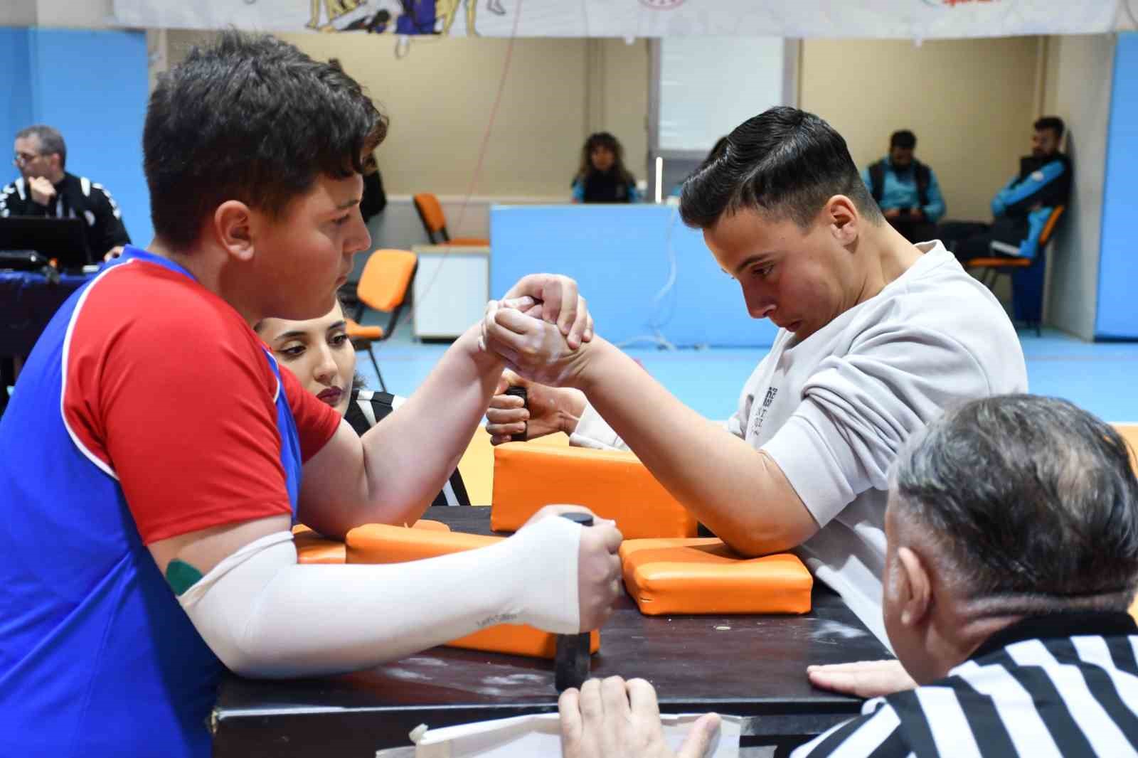 Yıldızlar bilek güreşi müsabakaları sona erdi
