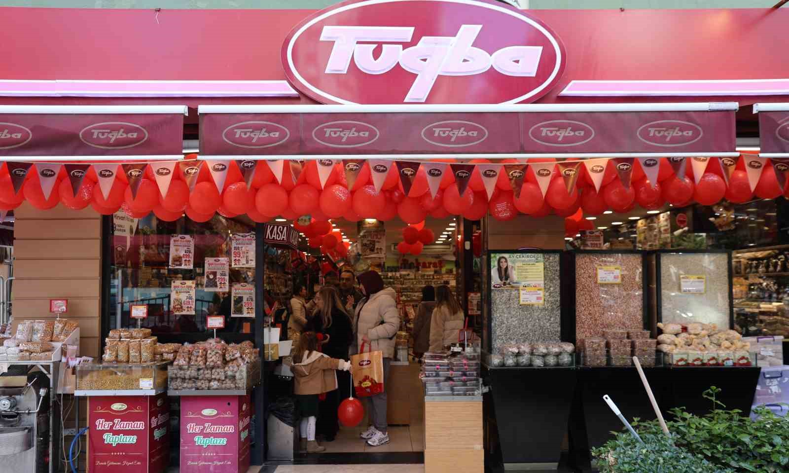 Yılın son günü kuruyemişçilerde adım atacak yer kalmadı
