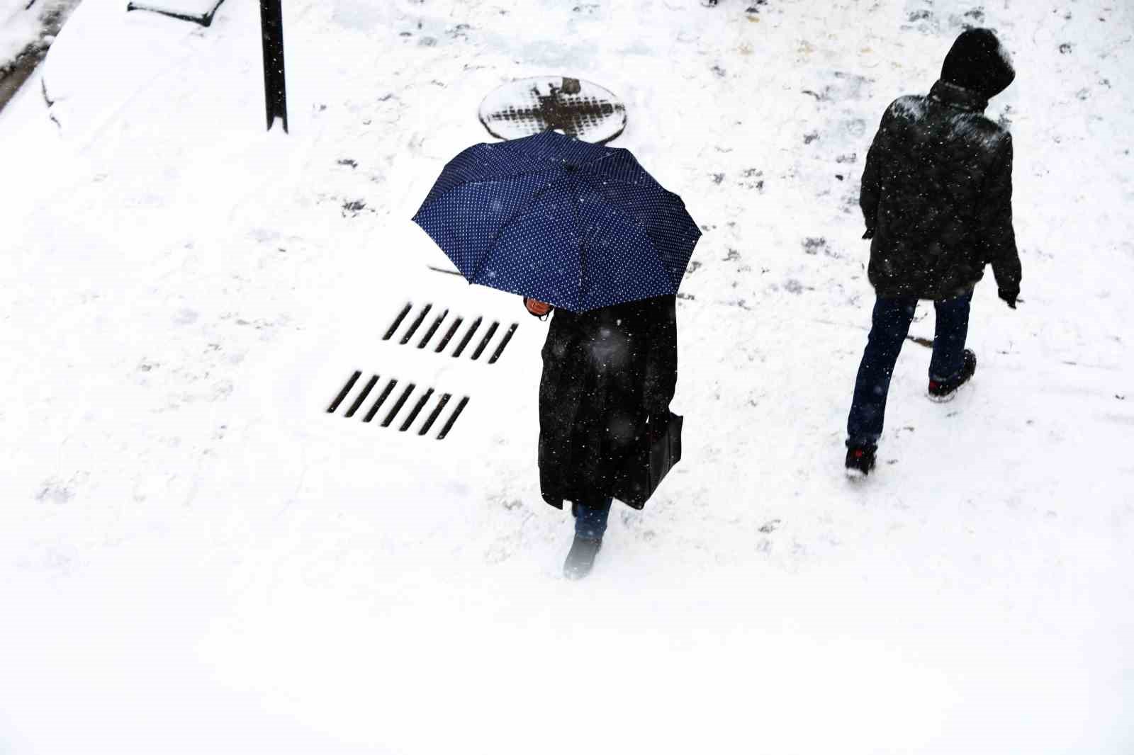 Yılın son gününde Elazığ beyaza büründü
