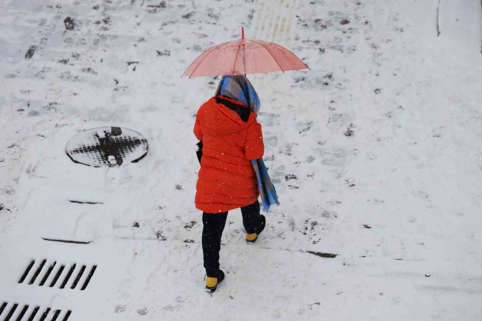 Yılın son gününde Elazığ beyaza büründü

