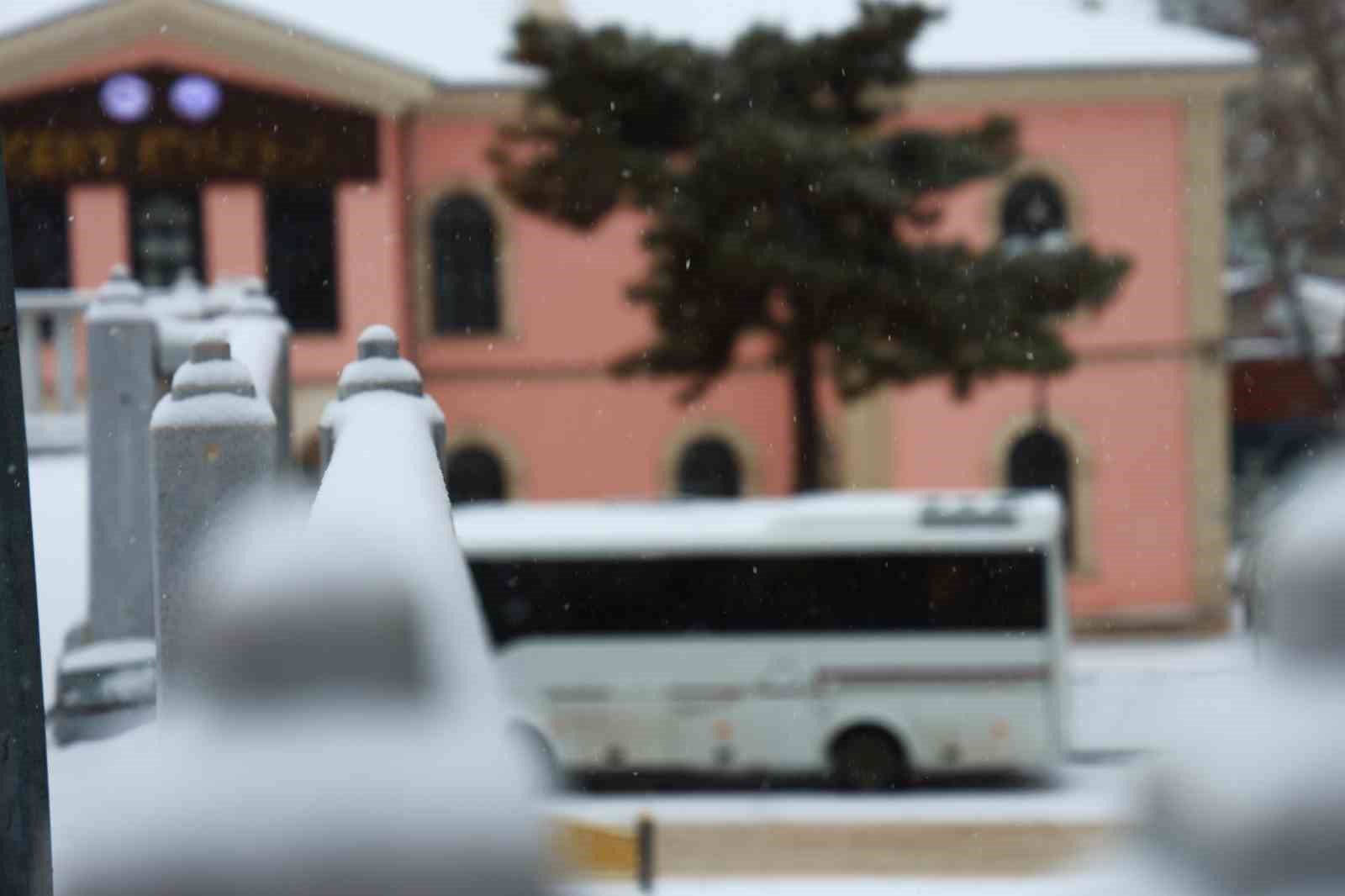 Yılın son gününde Elazığ beyaza büründü
