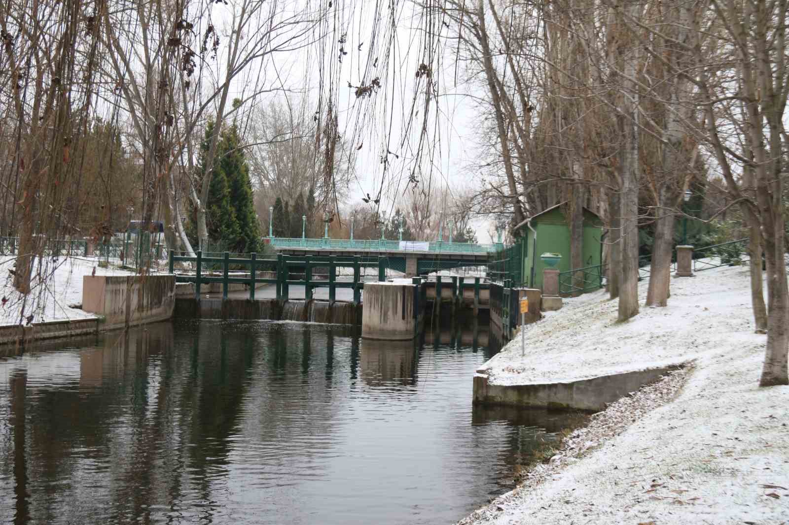 Yılın son karı Eskişehir’i beyaza bürüdü
