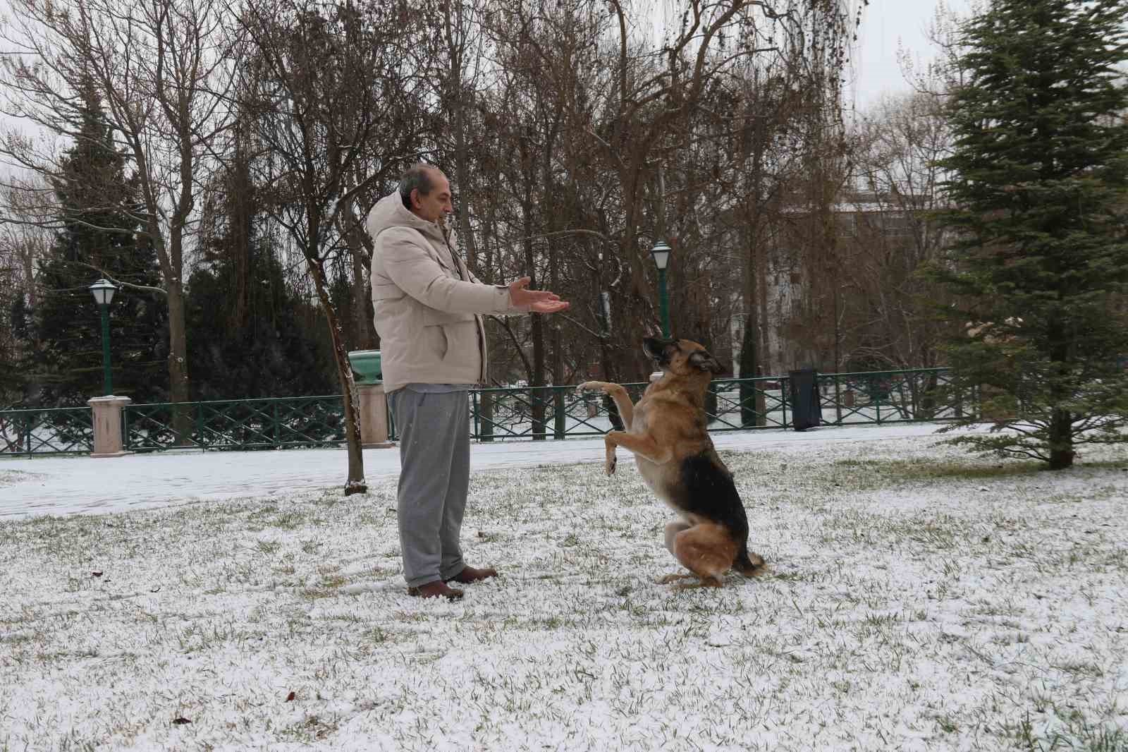 Yılın son karı Eskişehir’i beyaza bürüdü
