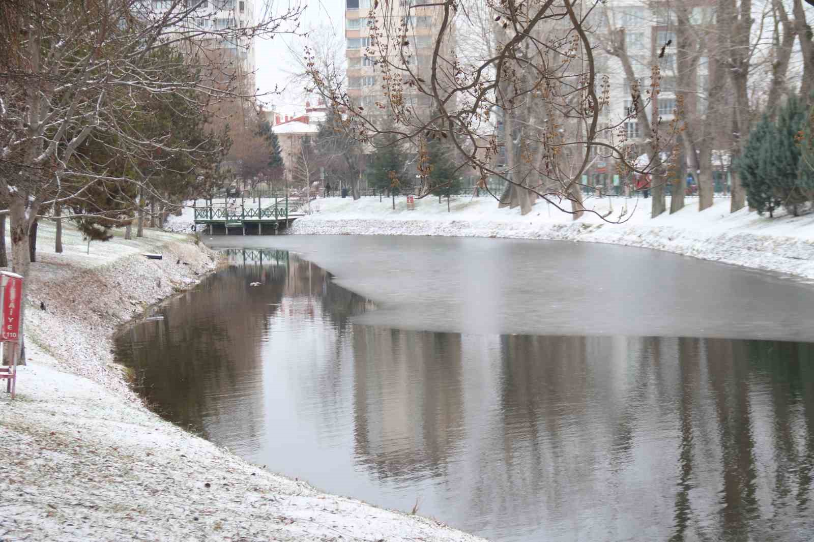 Yılın son karı Eskişehir’i beyaza bürüdü
