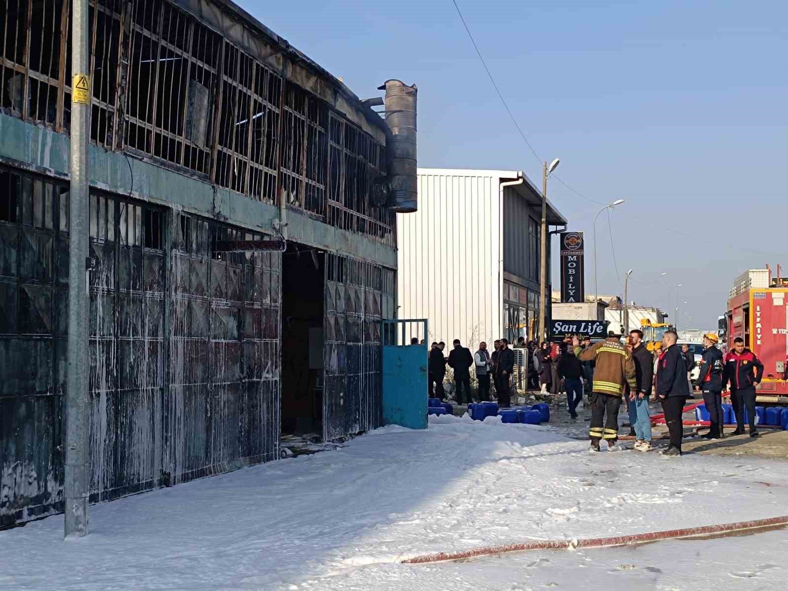 Yıllarca verdiği emekler alev alev yanan esnaf, ’ciğerimiz yandı’ diyerek duygularını dile getirdi
