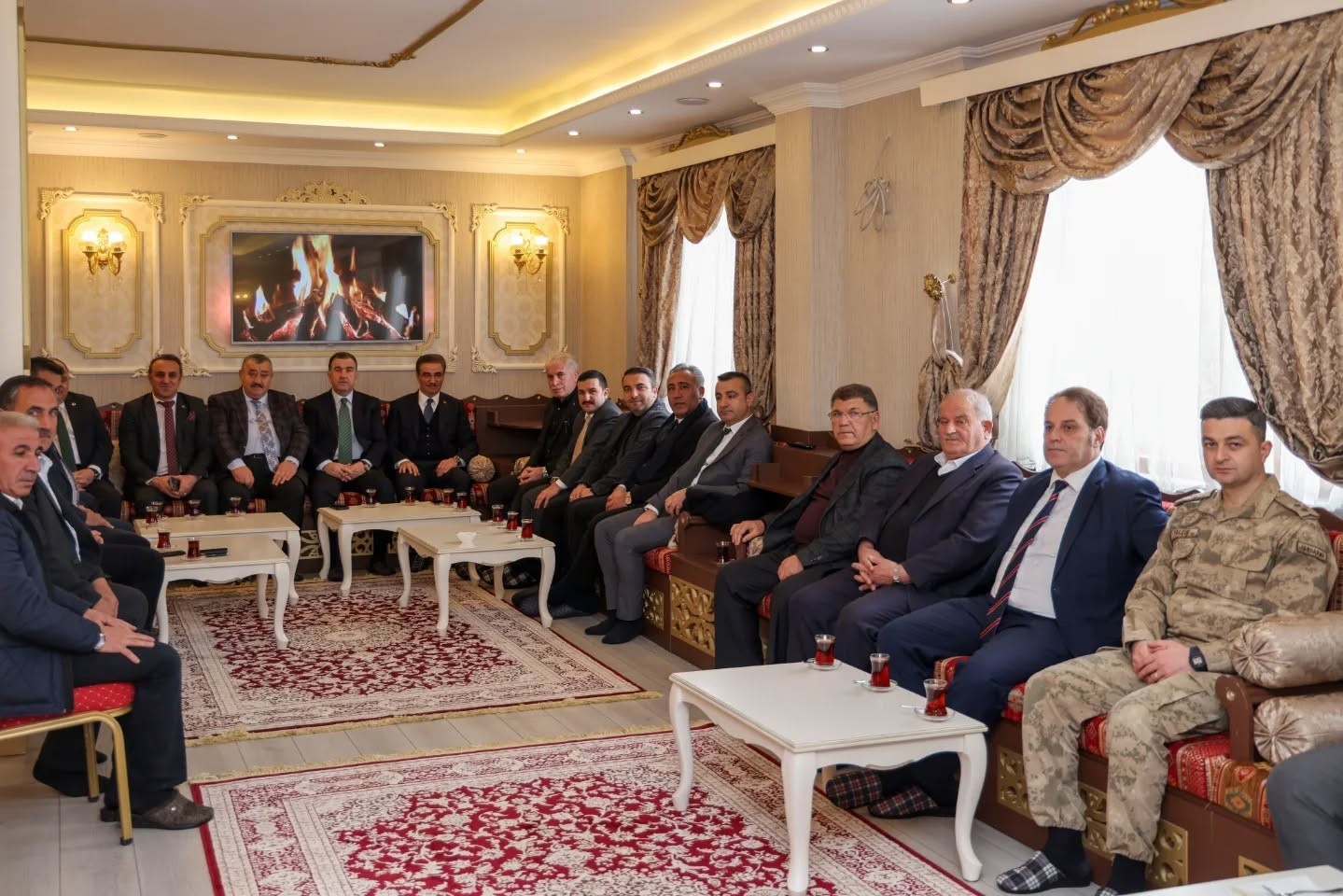 Yıllardır bitirilemeyen Bayburt-Gümüşhane Havalimanı için iki ilin valisi bir araya geldi: 2026’da tamamlanması hedefleniyor
