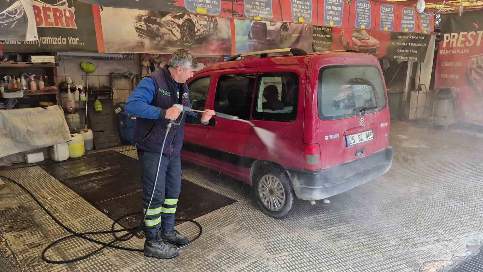 Yıllardır yaptığı mesleğinin bilgisayar oyununu oynadı
