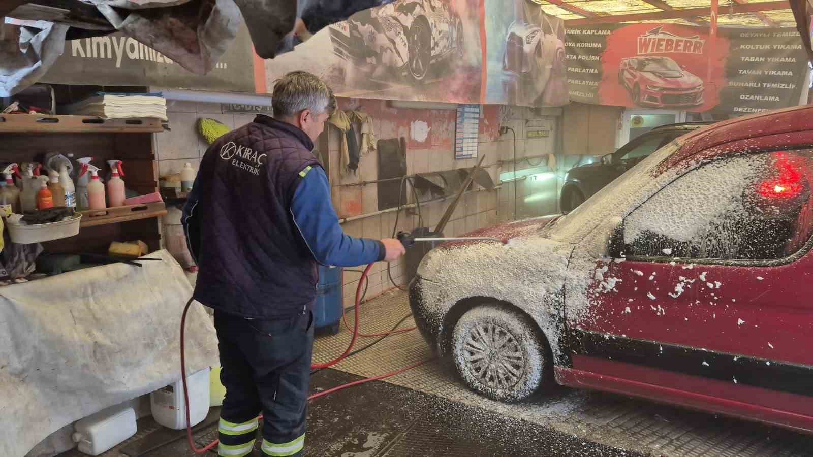 Yıllardır yaptığı mesleğinin bilgisayar oyununu oynadı
