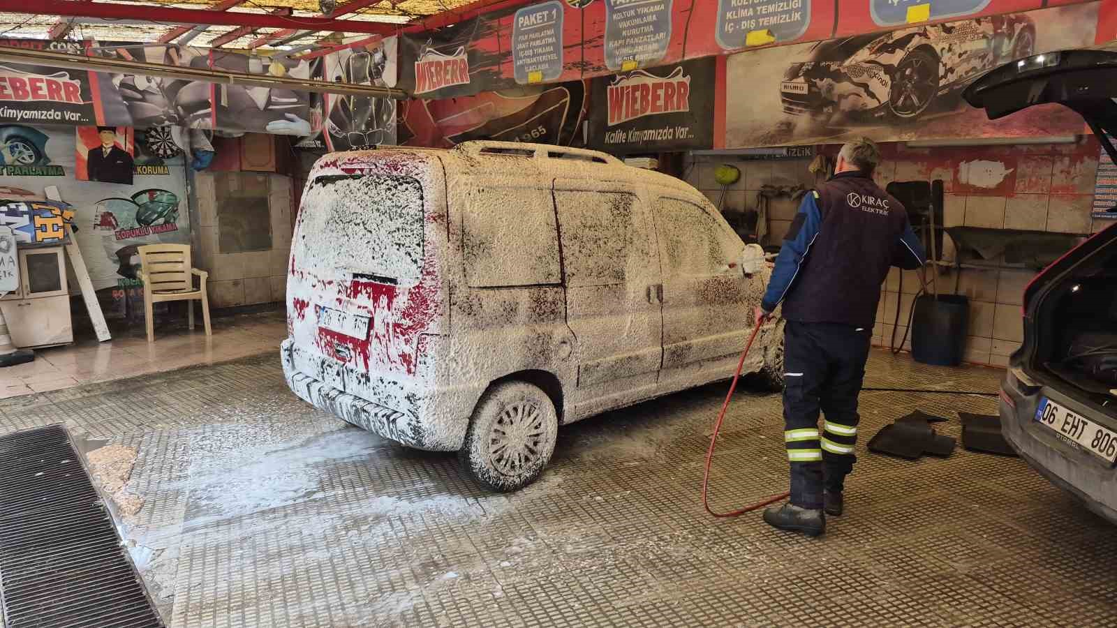 Yıllardır yaptığı mesleğinin bilgisayar oyununu oynadı
