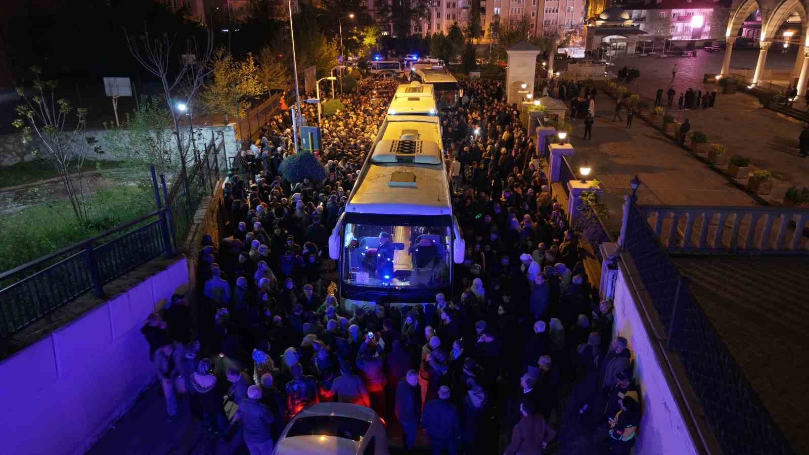 Yılların hasreti sona erdi, hacı adayları kutsal topraklara uğurlandı
