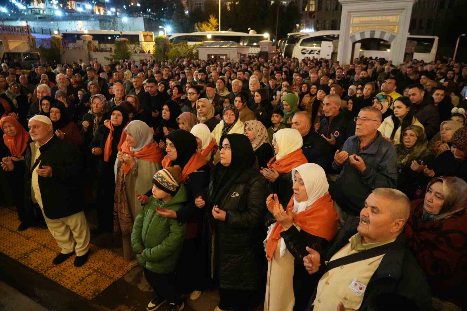 Yılların hasreti sona erdi, hacı adayları kutsal topraklara uğurlandı

