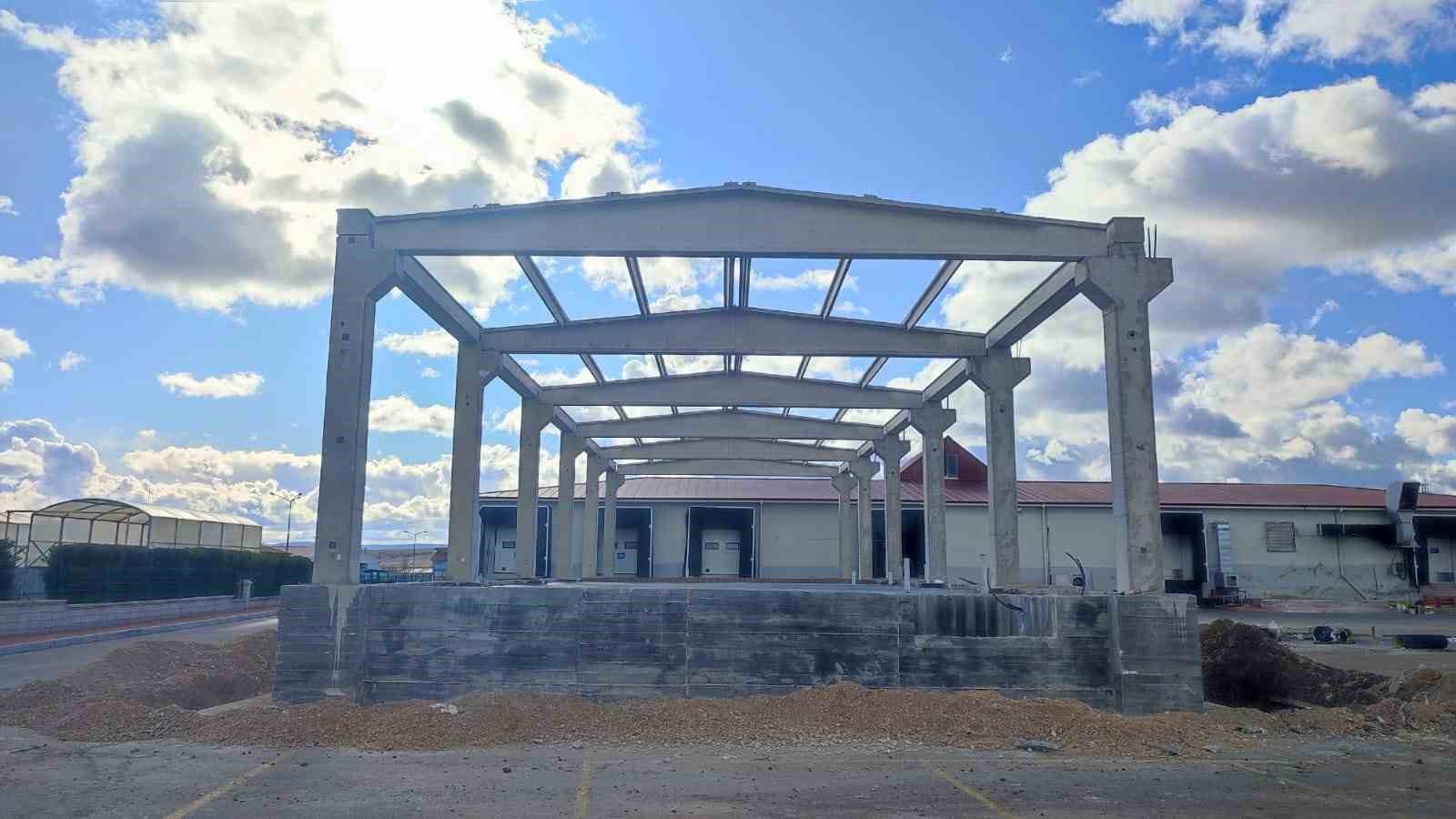 Yıllık 5 milyon kutu kedi-köpek maması üretim kapasitesine sahip olacak tesisinde çalışmalar sürüyor
