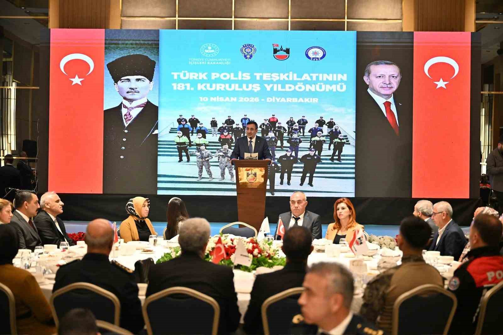 Yılmaz: ’’Attığımız her adımda, yürüttüğümüz her çalışmada aziz şehitlerimizin hatırasına ve gazilerimizin fedakarlığına daima sahip çıkıyoruz’’
Yılmaz: ’’Attığımız her adımda, yürüttüğümüz her çalışmada aziz şehitlerimizin hatırasına ve gazilerimizin fedakarlığına daima sahip çıkıyoruz’’