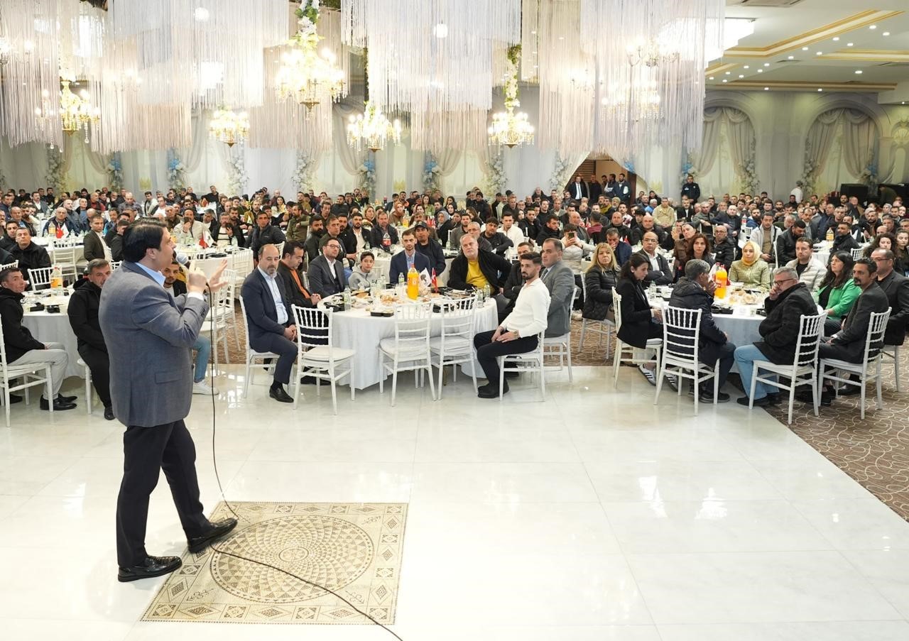 Yılmaz, çalışma arkadaşlarıyla iftar sofrasında buluştu
