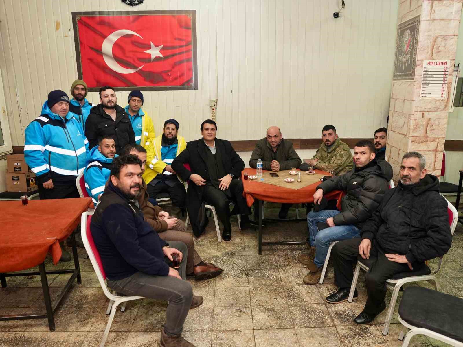 Yılmaz, tarihi mahallelerde esnaf ve vatandaşlarla buluştu
Yılmaz, tarihi mahallelerde esnaf ve vatandaşlarla buluştu