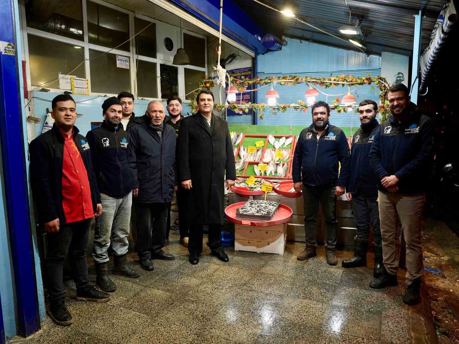 Yılmaz, tarihi mahallelerde esnaf ve vatandaşlarla buluştu
Yılmaz, tarihi mahallelerde esnaf ve vatandaşlarla buluştu