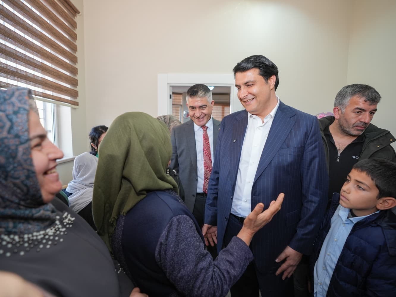 Yılmaz’dan kadın ve çocuklara anlamlı ziyaret
