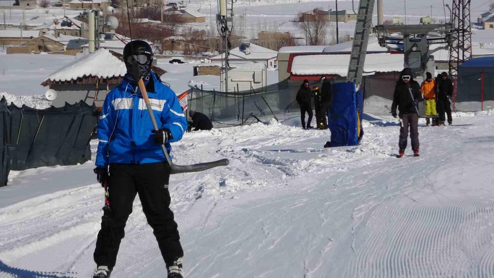 Yoğun kar yağışı Abalı Kayak Merkezi’ni yeniden hareketlendirdi
