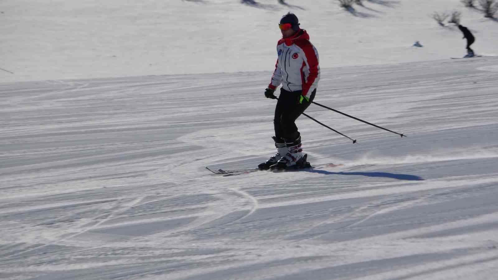 Yoğun kar yağışı Abalı Kayak Merkezi’ni yeniden hareketlendirdi
