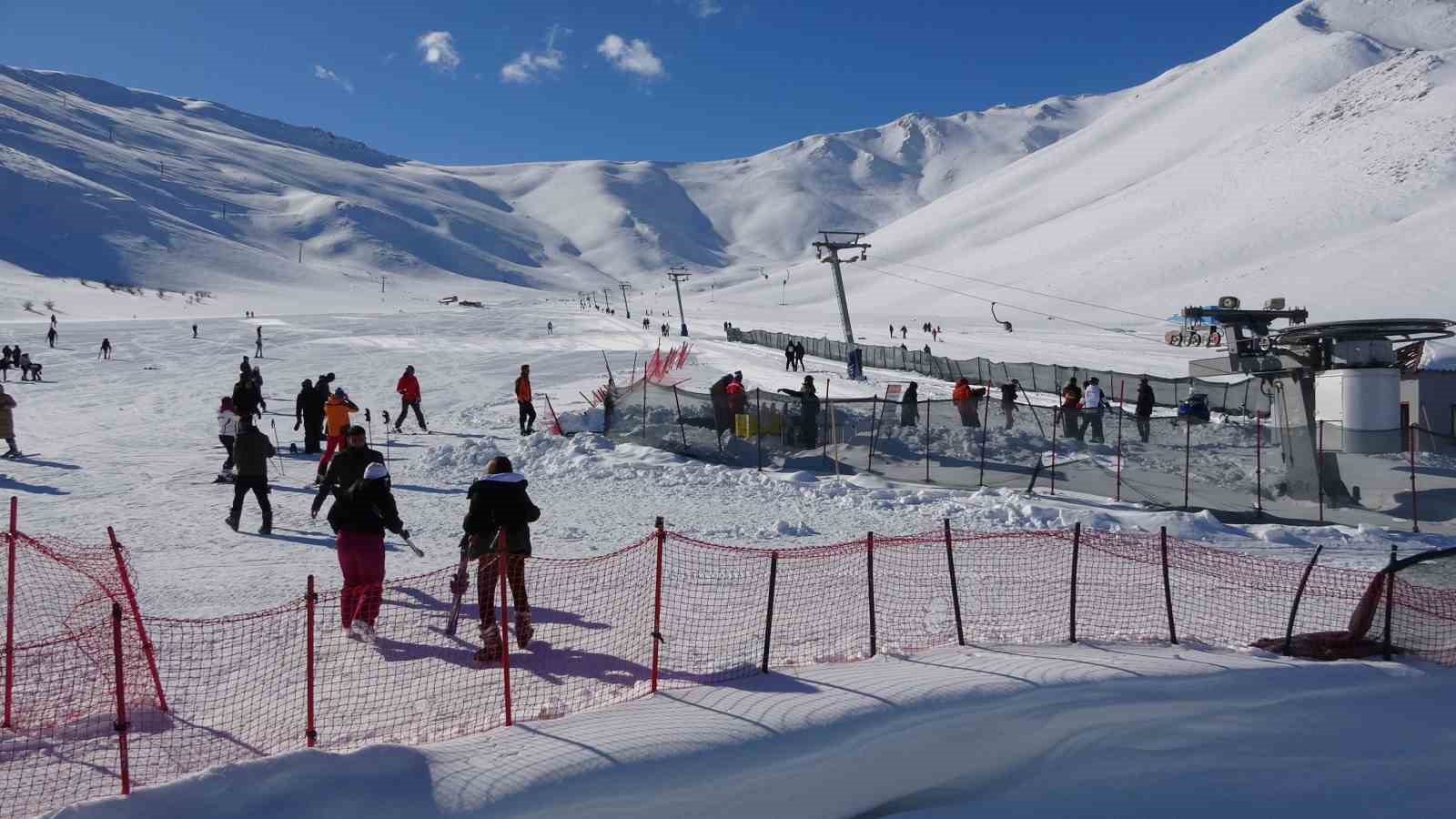 Yoğun kar yağışı Abalı Kayak Merkezi’ni yeniden hareketlendirdi
