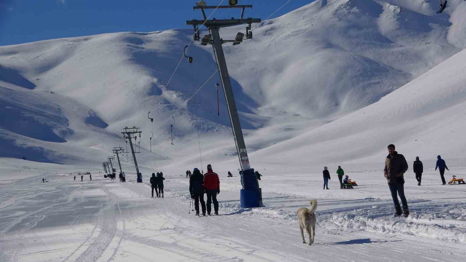 Yoğun kar yağışı Abalı Kayak Merkezi’ni yeniden hareketlendirdi
