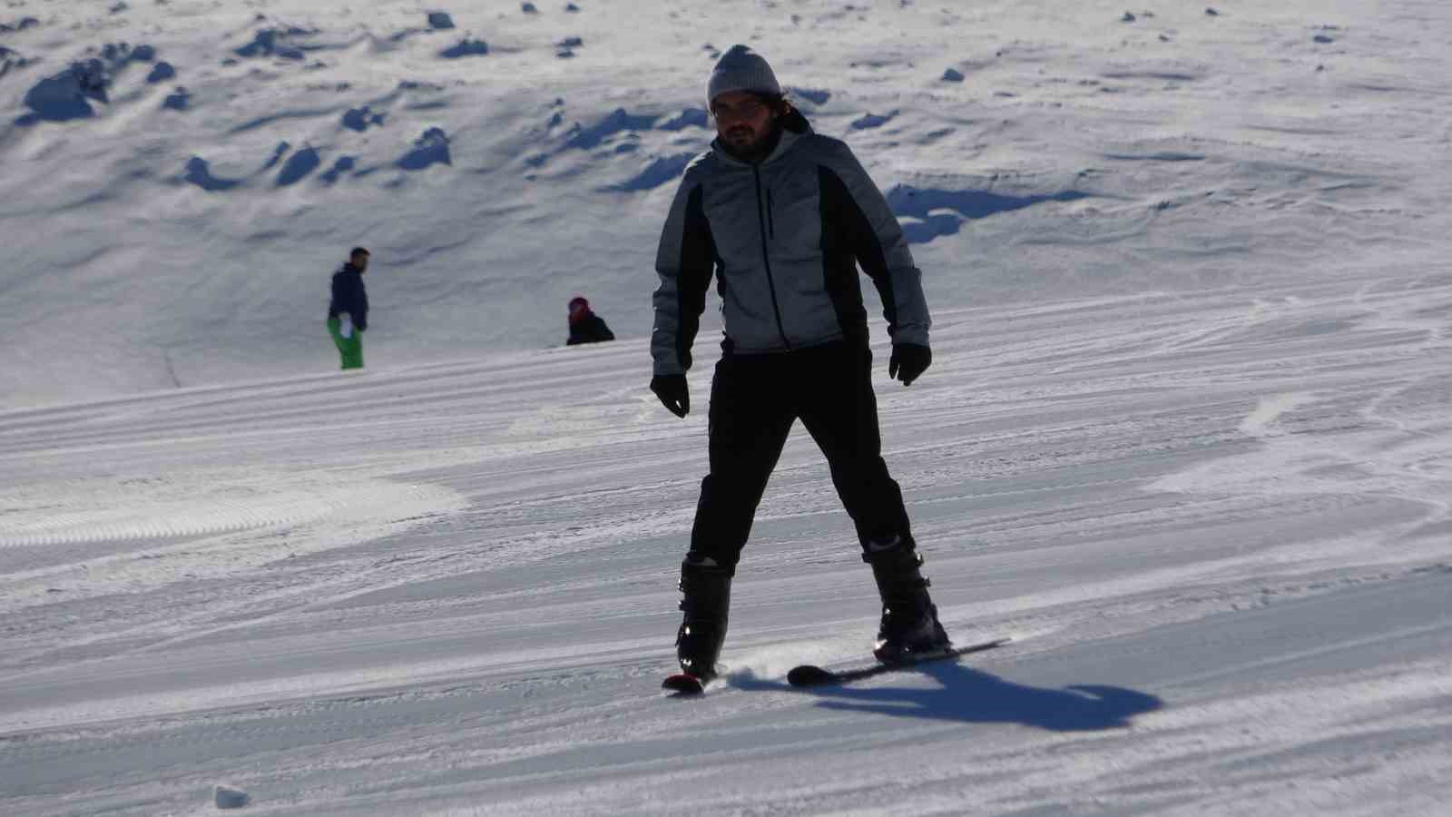Yoğun kar yağışı Abalı Kayak Merkezi’ni yeniden hareketlendirdi

