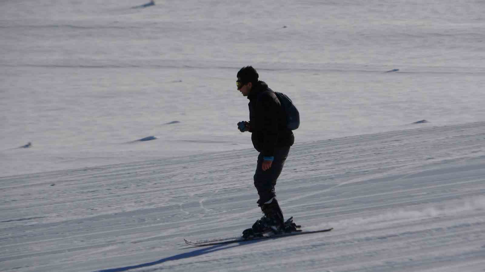 Yoğun kar yağışı Abalı Kayak Merkezi’ni yeniden hareketlendirdi
