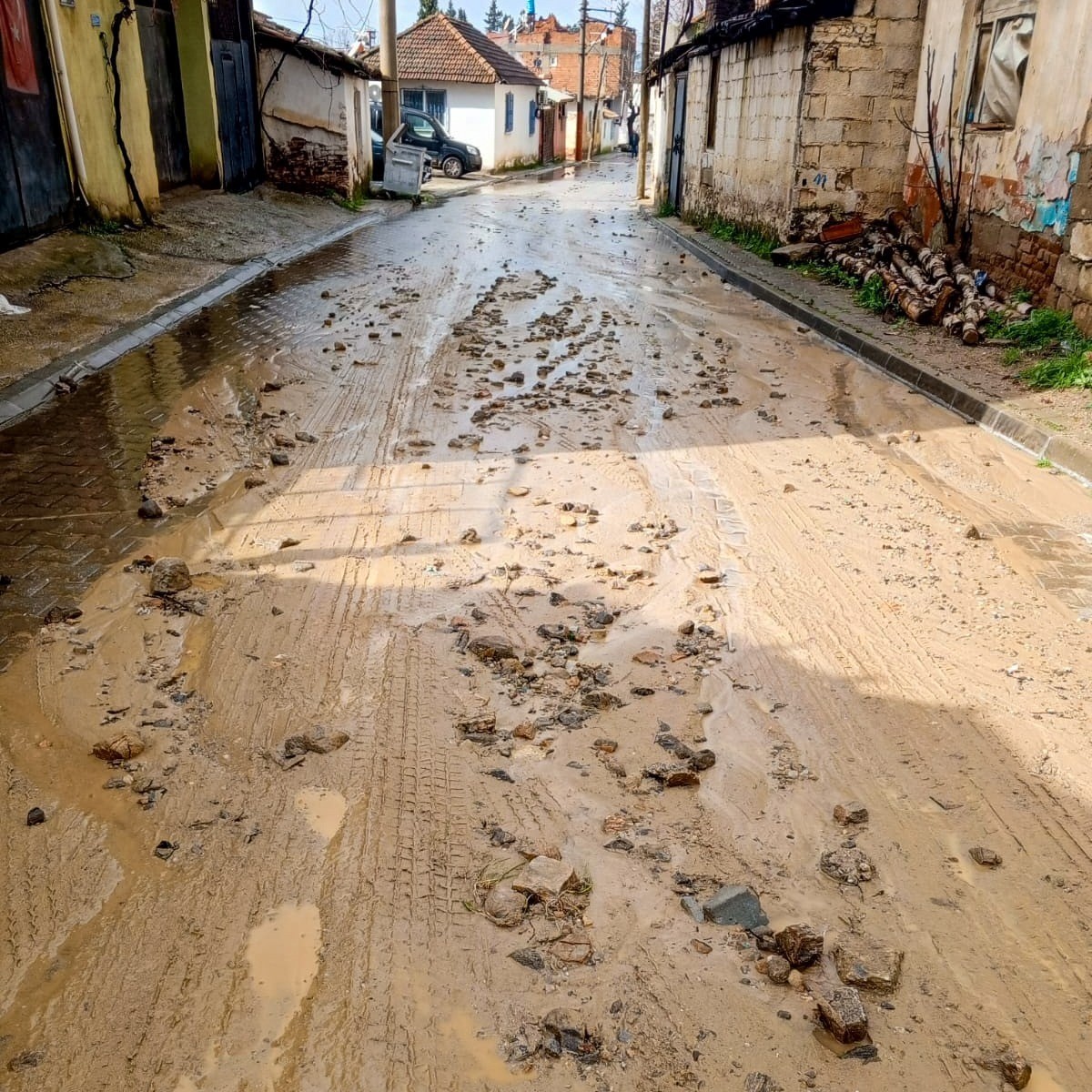 Yoğun yaşın ardından belediye ekipleri sahada
