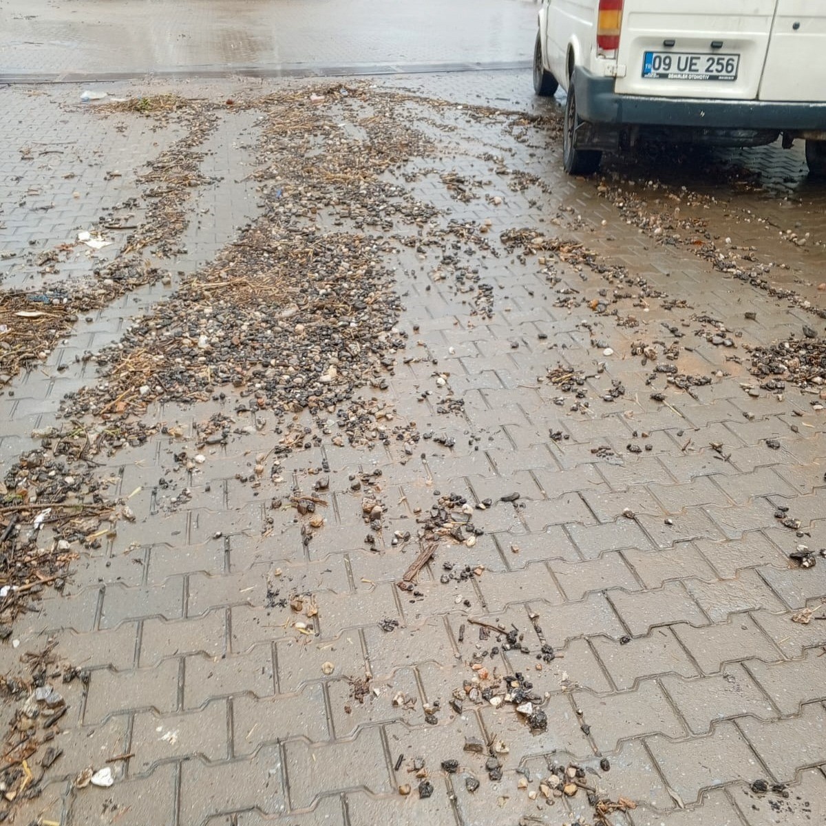 Yoğun yaşın ardından belediye ekipleri sahada
