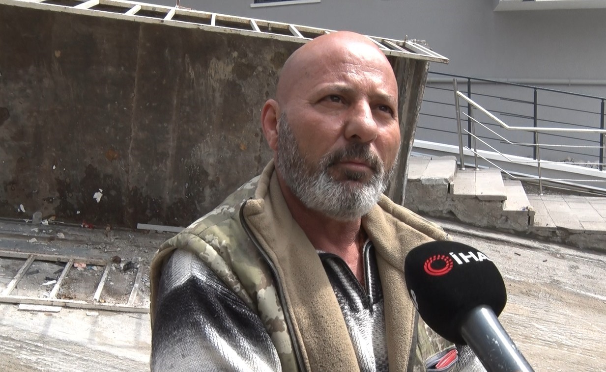 Yokuşta ilerleyemeyen kamyonetini araçlara çarpmamak için bilerek devirdiğini iddia etti
