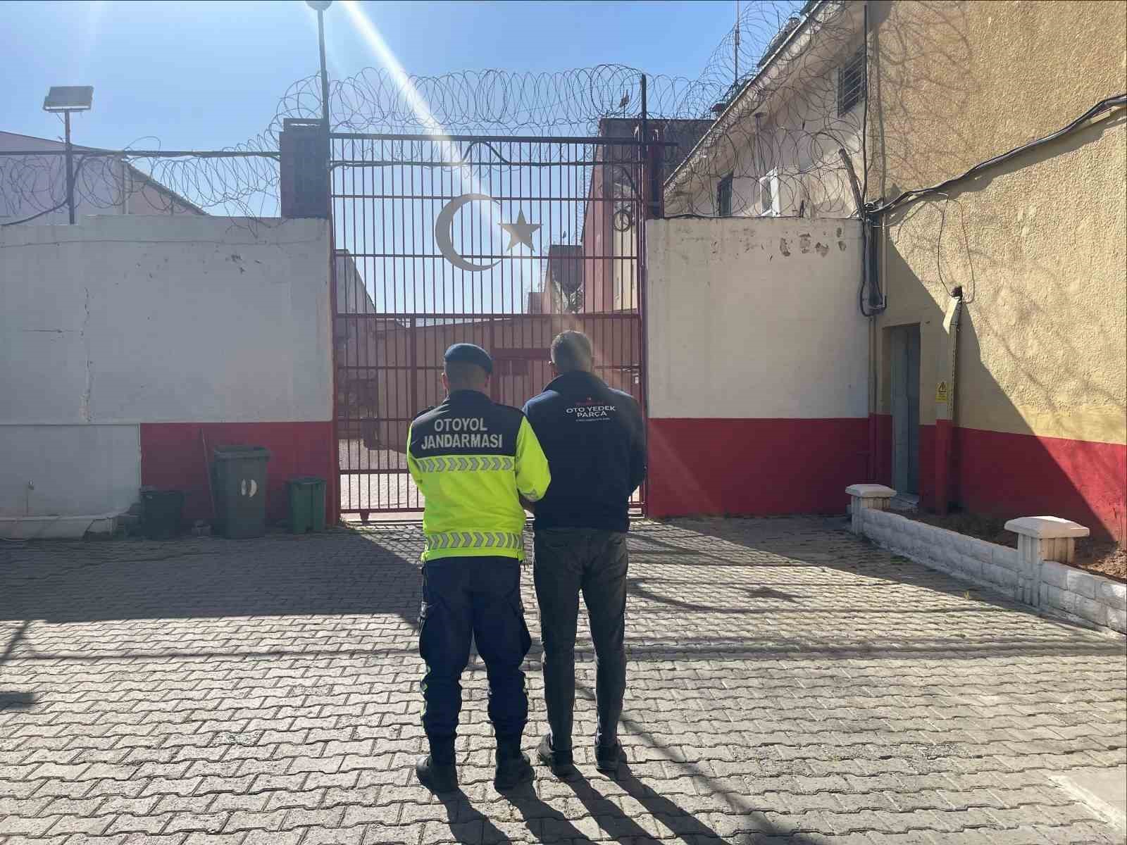 Yol kontrolünde yakalandılar
