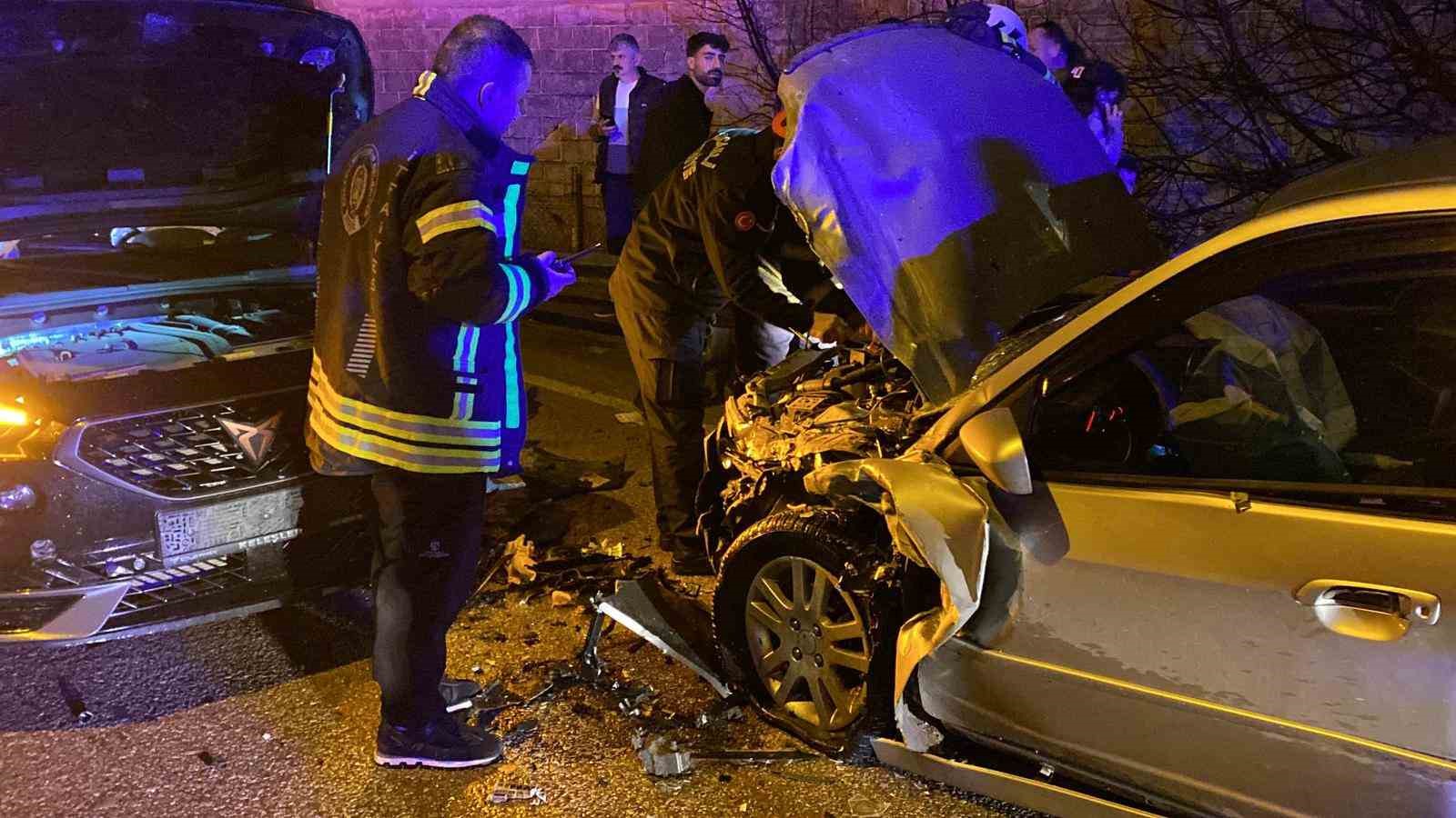 Yola dökülen sıvı kazaya sebep oldu: 3 yaralı
