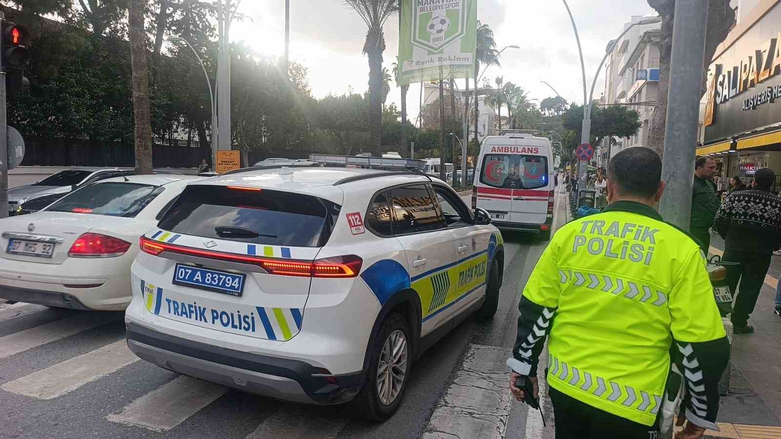 Yola fırlayan 7 yaşındaki çocuğa motosikletle çarptılar, arkalarına baka baka yollarına devam ettiler
