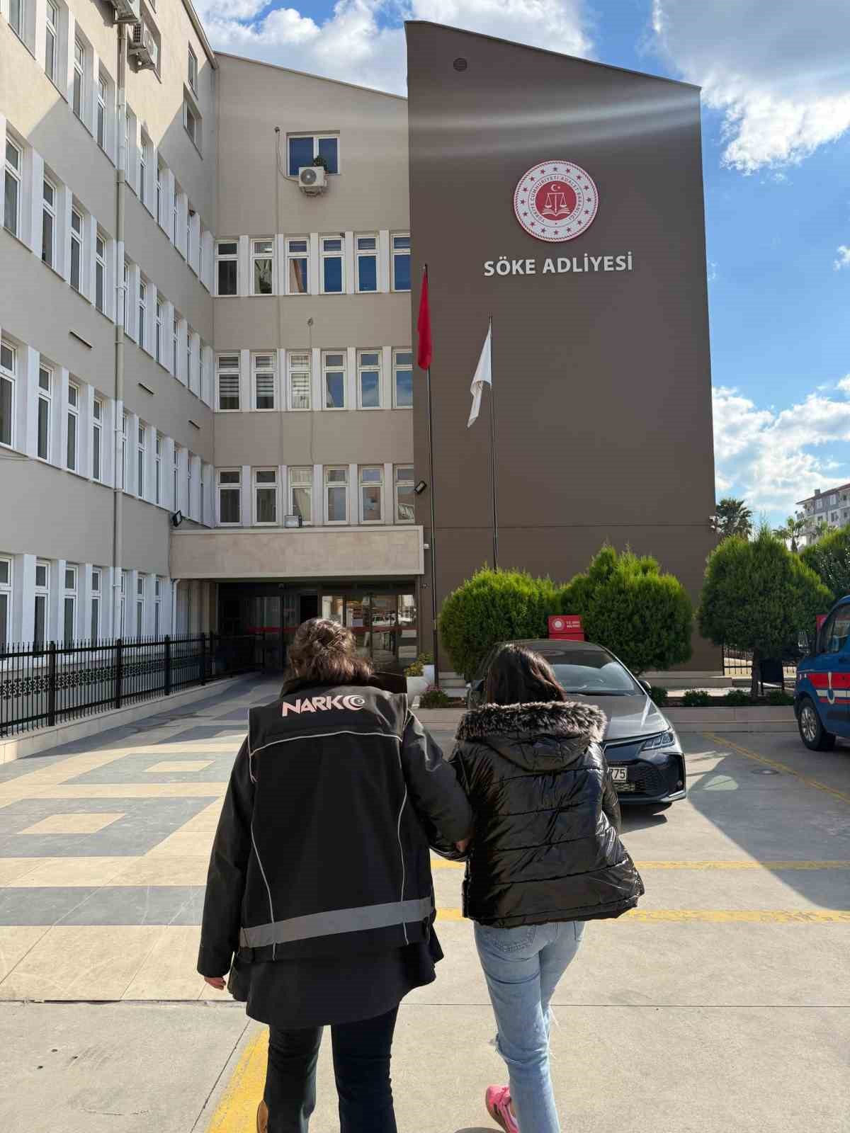 Yolcu otobüsünde uyuşturucu ele geçirildi
