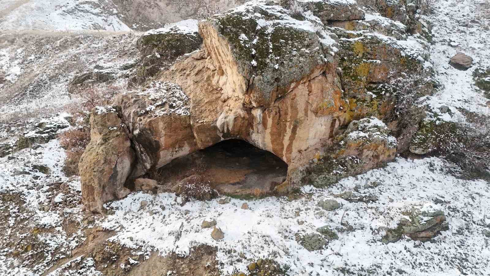 Yolcuların dinlendiği Kara Mağara’nın ismi değişse de izleri kaldı
